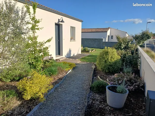 Location à l'année 🏡 Maison meublée récente avec jardin — 3 chambres — Nuaillé-d'Aunis (proche La Ro