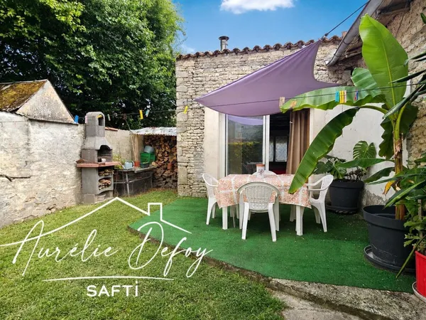 À Cressé, au fond d'une impasse, maison pleine de potentiel avec dépendances et jardins !