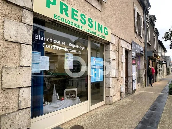 Local commercial 1 pièce 80 m²