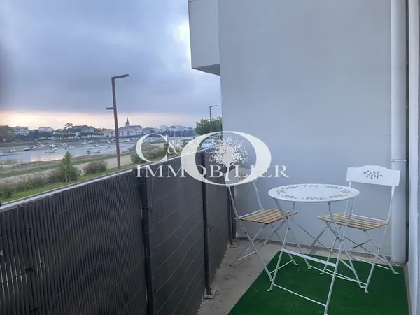 Bel appartement de type studio meublé en rez-de-chaussée sur