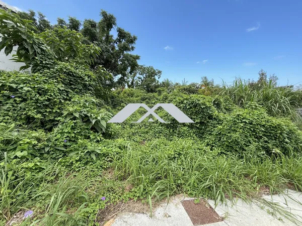 Superbe Terrain constructible d'environ 1300 m²