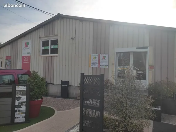 Local 590 m² POURRAIN