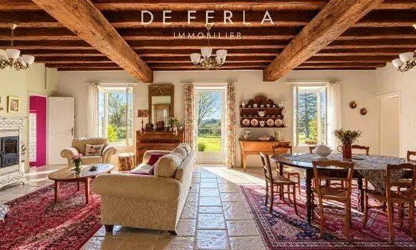Maison 8 pièces 294 m²