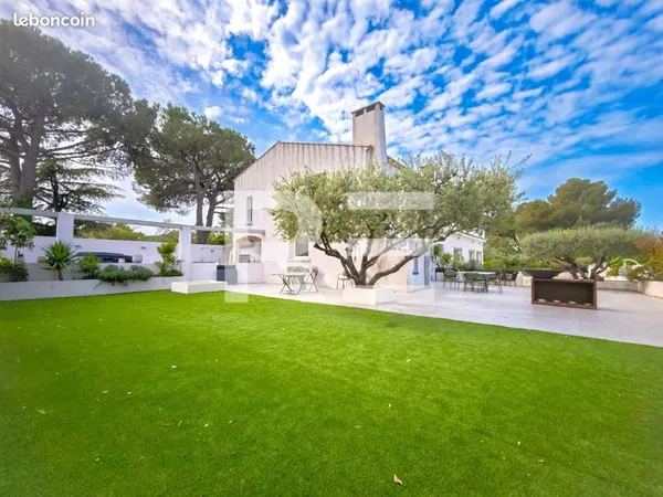Villa 7 pièces 304 m²