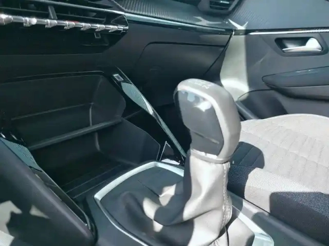 Peugeot 208 puretech 75 s&amp;s bvm5 — photo 14
