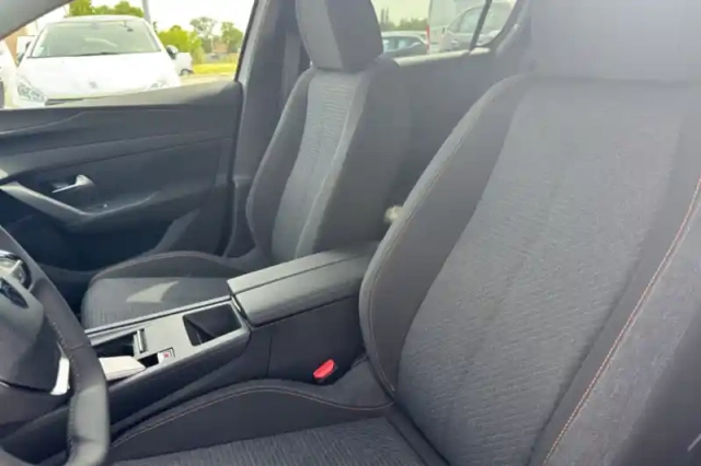 Peugeot 308 hybrid 145 e-dcs6 — photo 10