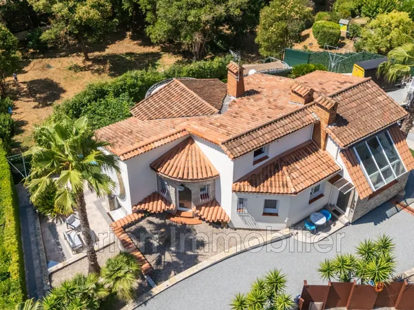 Maison 6 pièces 214 m²