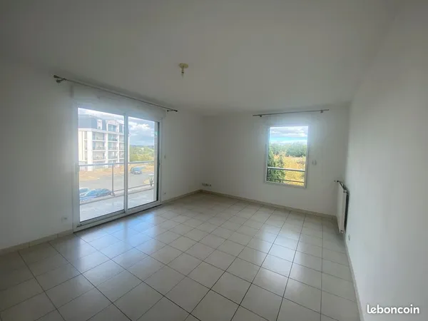 A vendre - appartement t3 - 2eme etage avec balcon et box ferme - sans frais d'agence