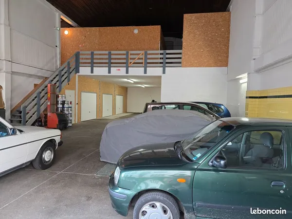 Garde meuble, box, garage, parking, l' entrée de la gare à 40 mètres