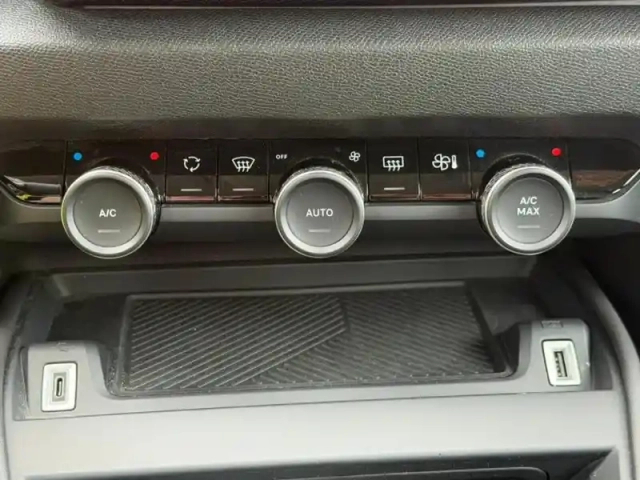 Citroën C4 essence 130ch s&amp;s feel eat8 — photo 14