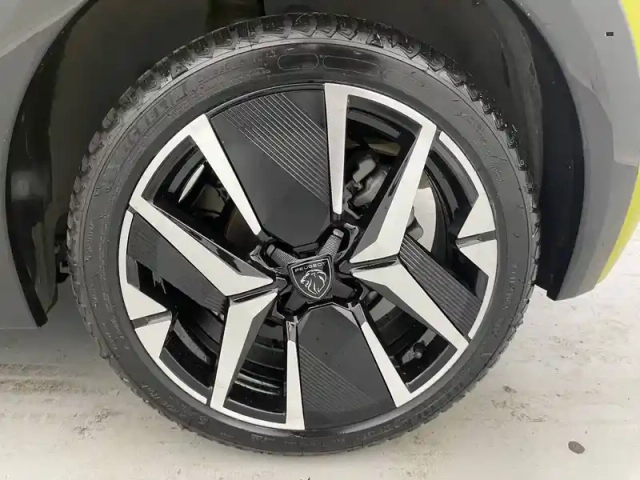 Peugeot 208 puretech 100 s&amp;s bvm6 — photo 16