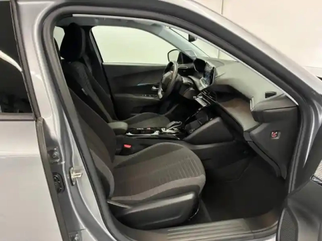 Peugeot 2008 e- 136ch allure — photo 8