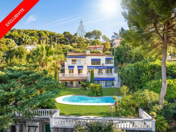 Charmante villa à rénover à fort potentiel avec vue dégagée et mer dans quartier résidentiel et pris