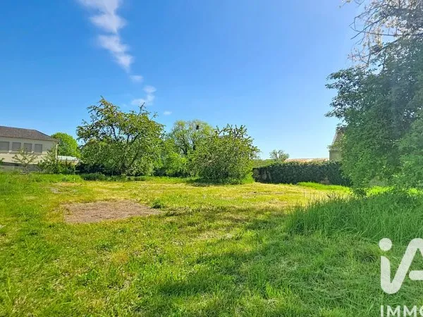 Terrain 700 m²