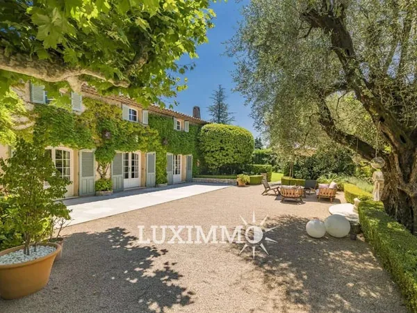Villa 8 pièces 300 m²