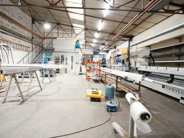 Local d'activité 360 m²