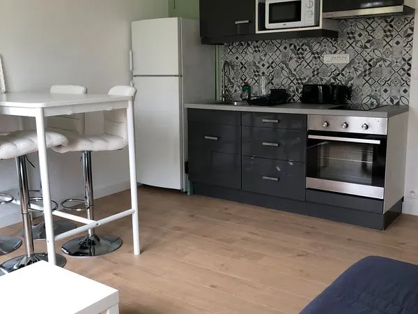 Appt T2 meublé st hélier avec place de parking sécurisé