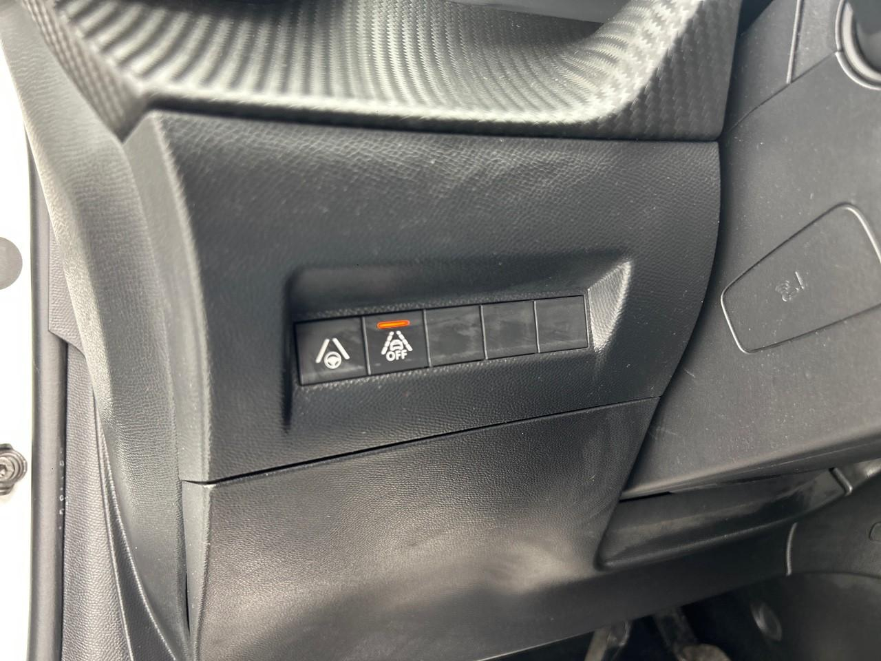 Peugeot 208 electrique 50 kwh 136ch gt pack — photo 21