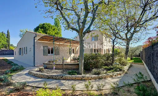 Maison 8 pièces 250 m²