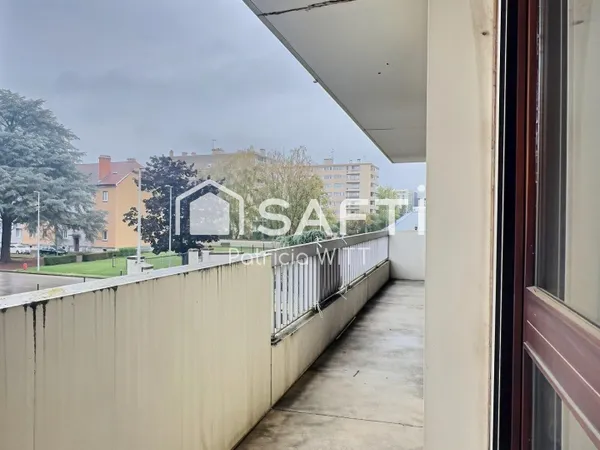 Coup de coeur assuré pour ce T2 de 56,50 m² à rénover entièrement, et son grand balcon