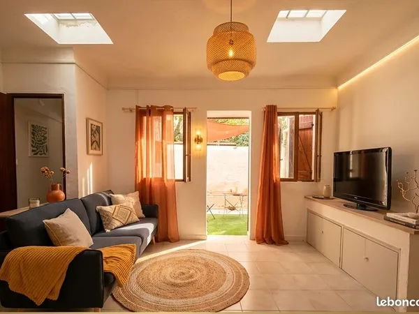 Beau T2 46 m² traversant avec cour intérieure