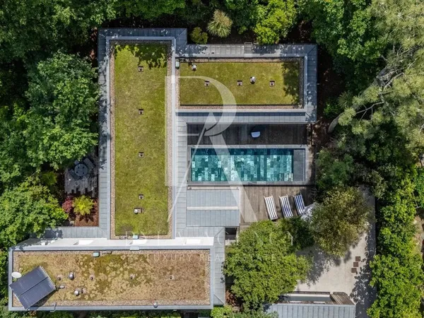 Villa 6 pièces 240 m²
