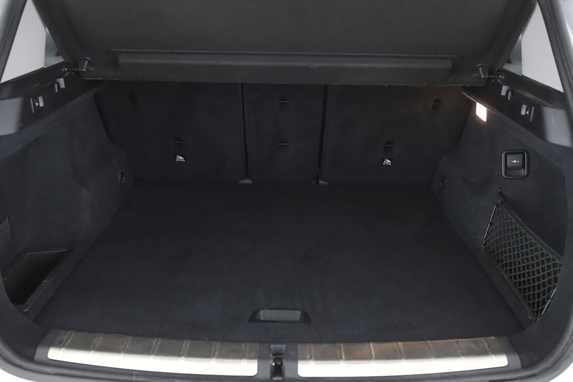 BMW X1 sDrive18d xLine — photo 16