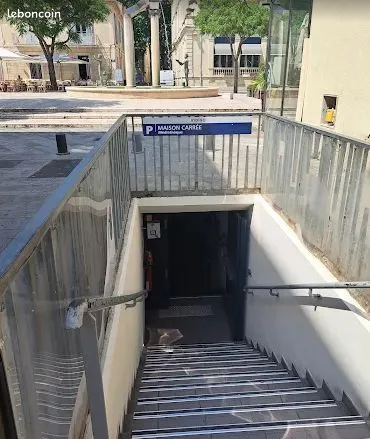 Parking a Nimes Maison carre