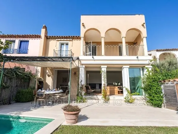 Maison 5 pièces 225 m²