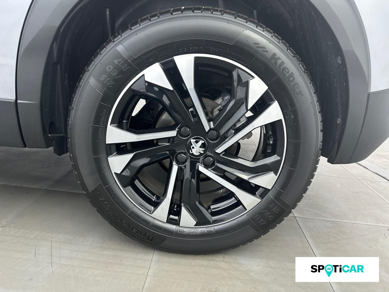 Peugeot 2008 1.2 puretech 130ch s&s roadtrip eat8 — photo 11