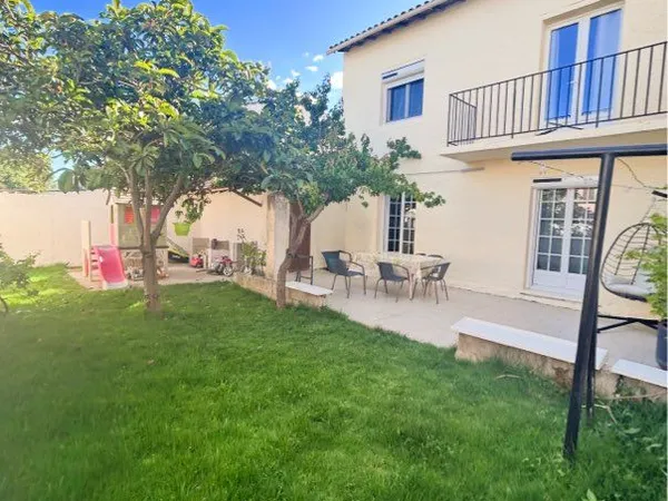 Maison rénovée - 105 m² - 4 chambres - DPE B - 300 000