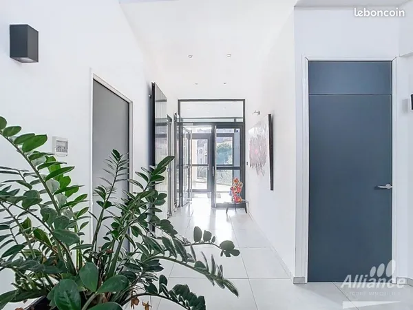 Maison 7 pièces 320 m²