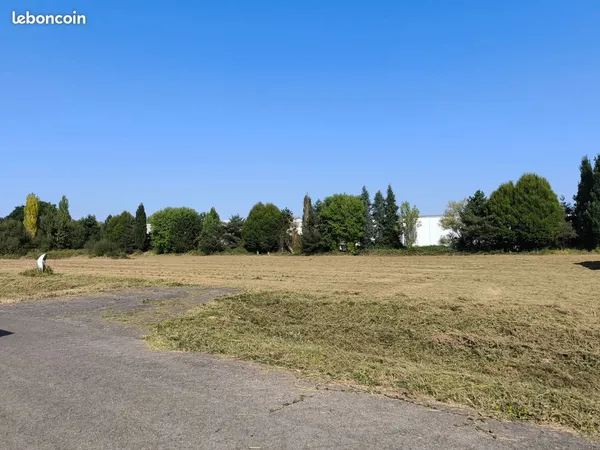 RARE terrain constructible 2261 m2 NOGARO Airpark
