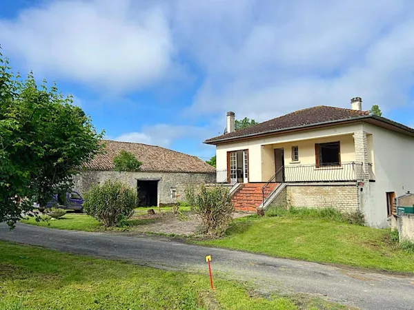 Maison de campagne et grange.