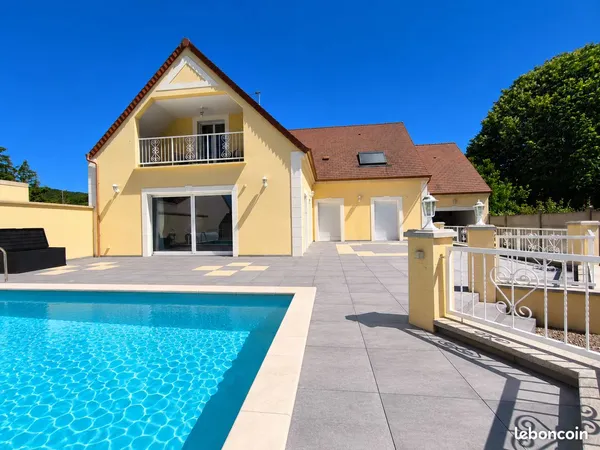 Propriété 8 pièces - 205 m² / Piscine