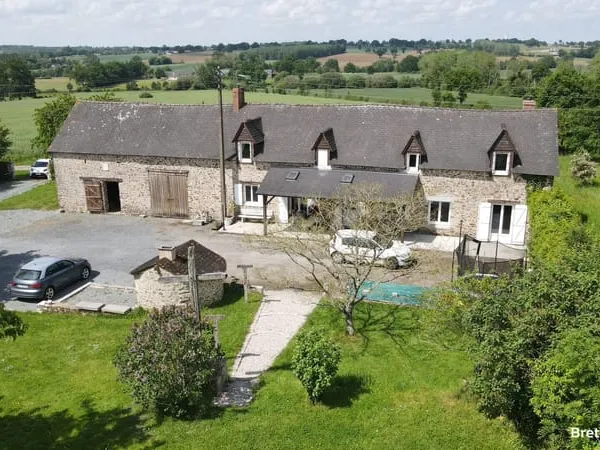 Longère en pierres rénovée sans voisins à La Baconnière