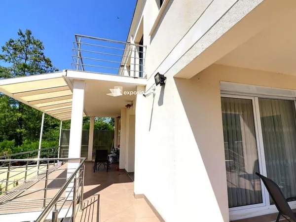 Maison 7 pièces 240 m²
