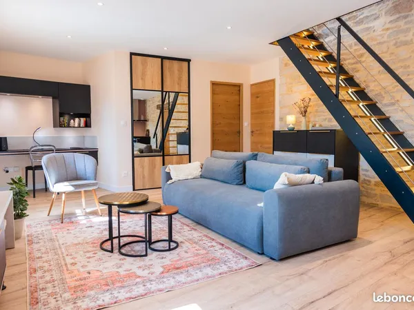 TOURNUS CENTRE - GRAND DUPLEX MEUBLÉ ET RÉNOVÉ - de 1 à 12 mois
