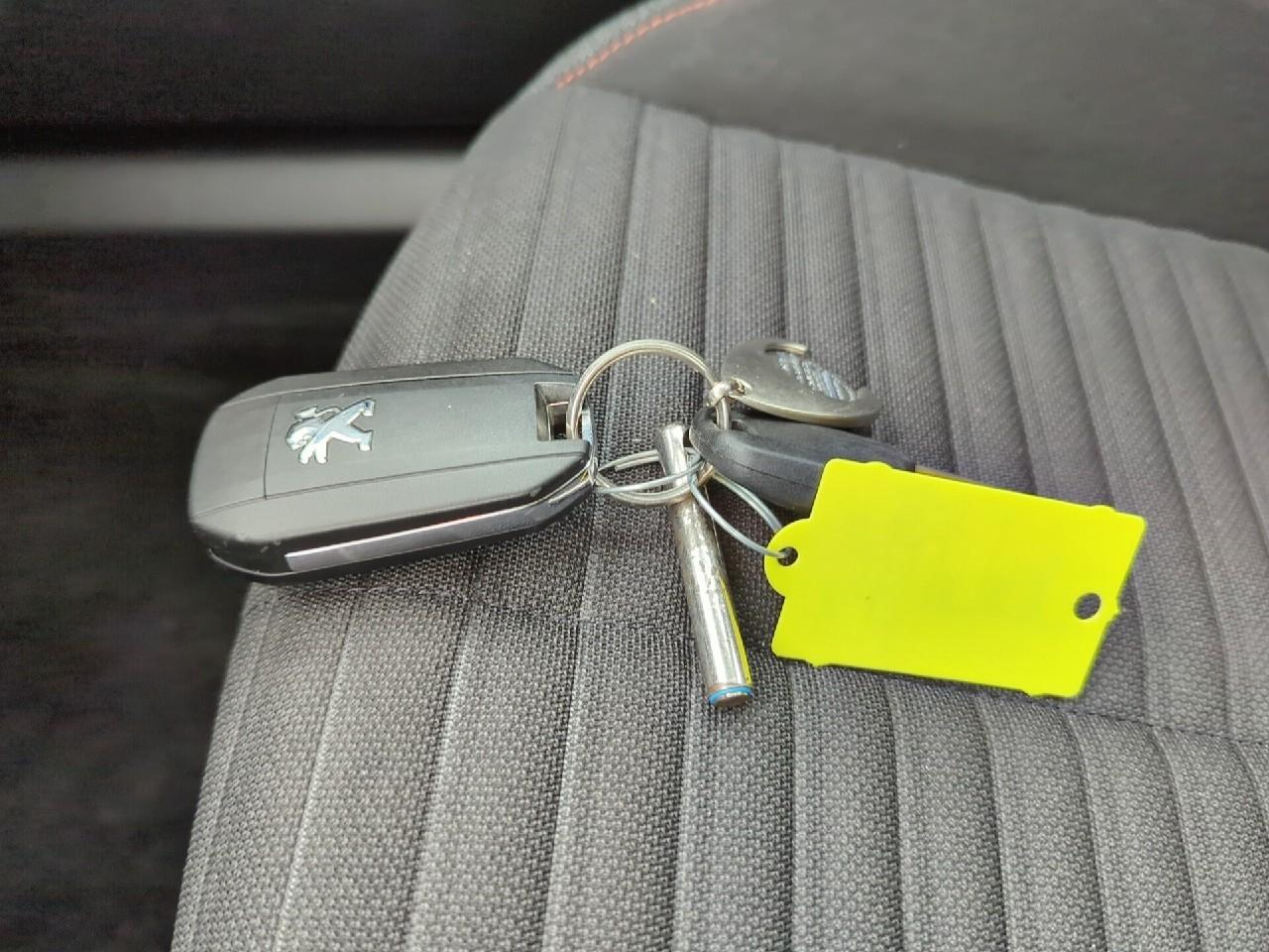 Peugeot 2008 puretech 100 s&s bvm6 active pack — photo 27