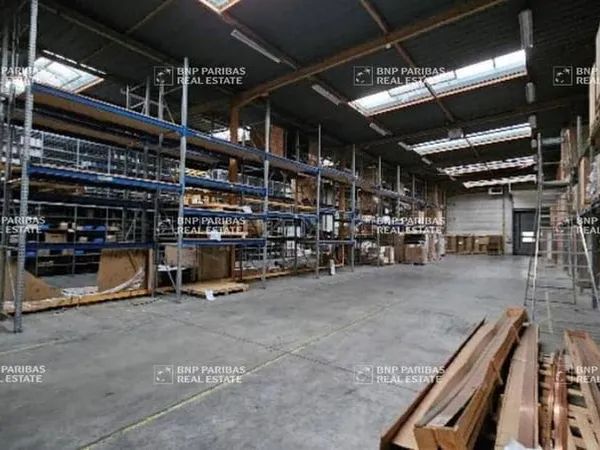 Local d'activité 2411 m²