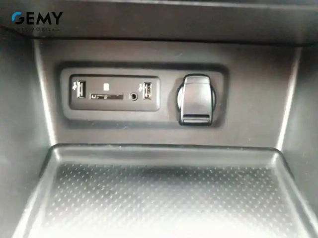Renault Megane mégane iv berline dci 165 energy edc — photo 41