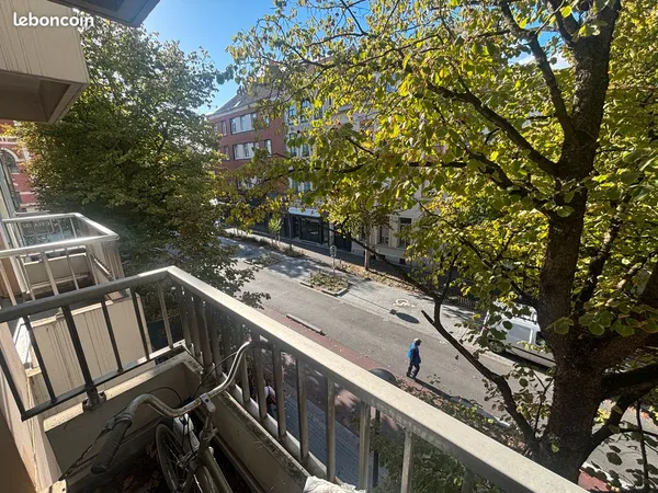 Loue studio 24,7 m2 Lille Sébastopol clair et calme