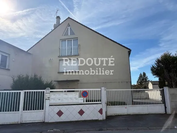 A VENDRE A REIMS F5 EN DERNIER ETAGE AVEC STATIONNEMENTS