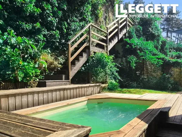 A deux pas du centre-ville, appartement atypique avec terrasse, jardins et piscine
