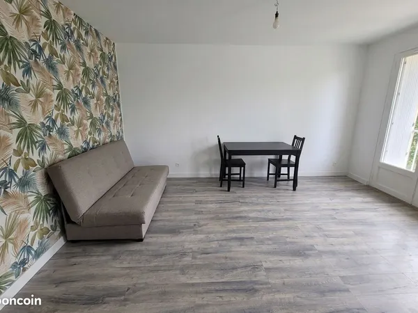 Studio T1 bis, meublé, lumineux / parfait état / parking
