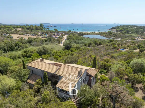 Porto-Vecchio, Palombaggia, Ensemble de deux villas à rénover, vue mer, plage à pied
