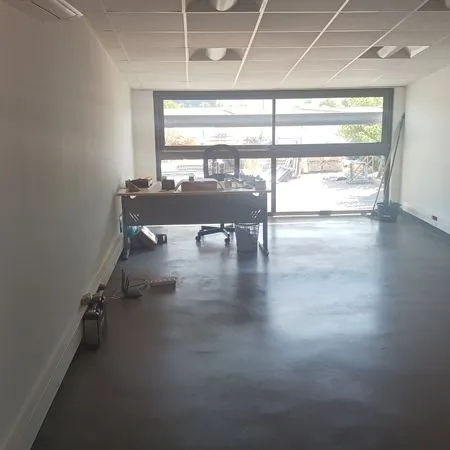 À louer - Bureau professionnel lumineux de 37 m² - Gallargues-le-Montueux