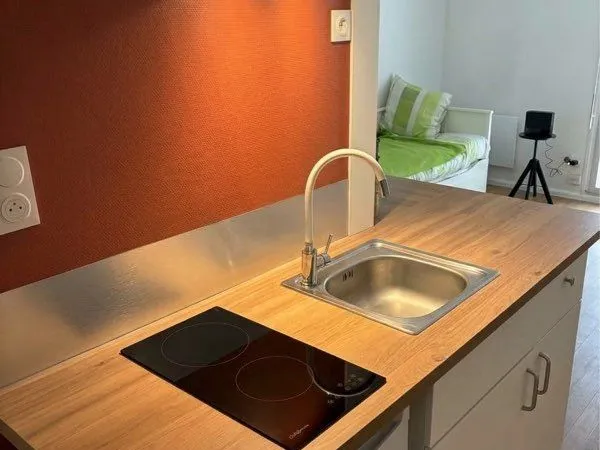 Studio meublé proche métro ST Agne