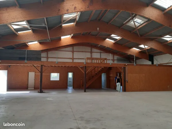 Batiment 800 m2