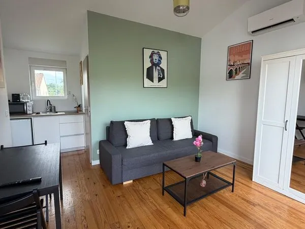 Studio avec terrasse, clim Talence